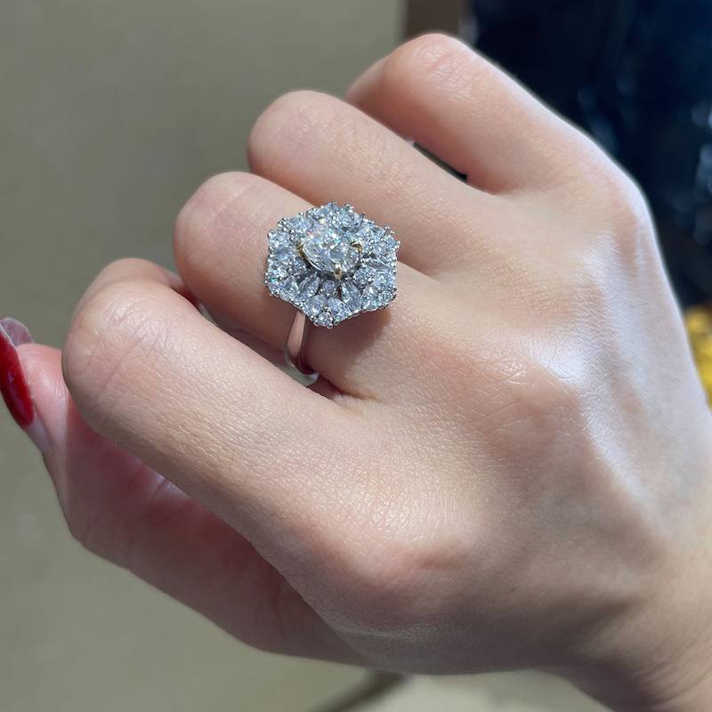 异形小钻围镶蛋形Women's RingS925银镀白金定制选款主石Moissanite1.0ct/副石高碳钻